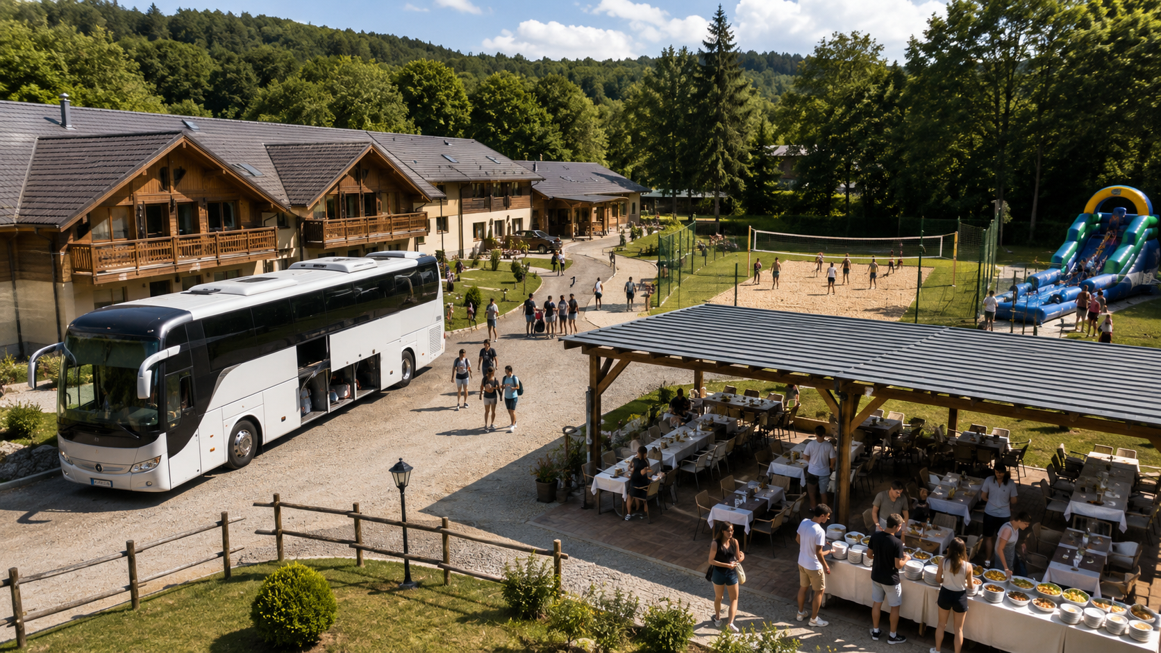 Vue d’un lieu de WEI réunissant un autocar, des hébergements, un espace de restauration et des activités extérieures